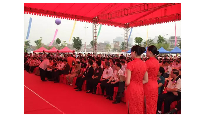 鞍山礼仪小姐身上的带子叫什么？